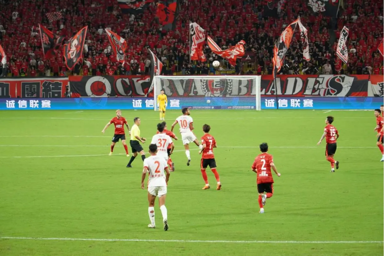 AA, 工作者致敬, 主场对阵长